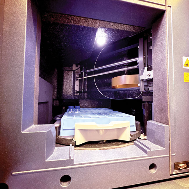 This sample manager draws plant extract from a vial and passes itto the instrument to accurately measure molecular compositions.