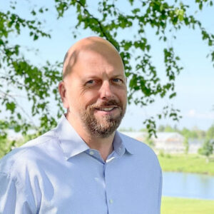 Dan Crane outside wit ha blue shirt