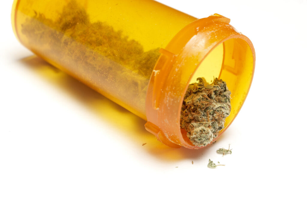 Rauner Signs Bill Allowing Marijuana as Painkiller Alternative
